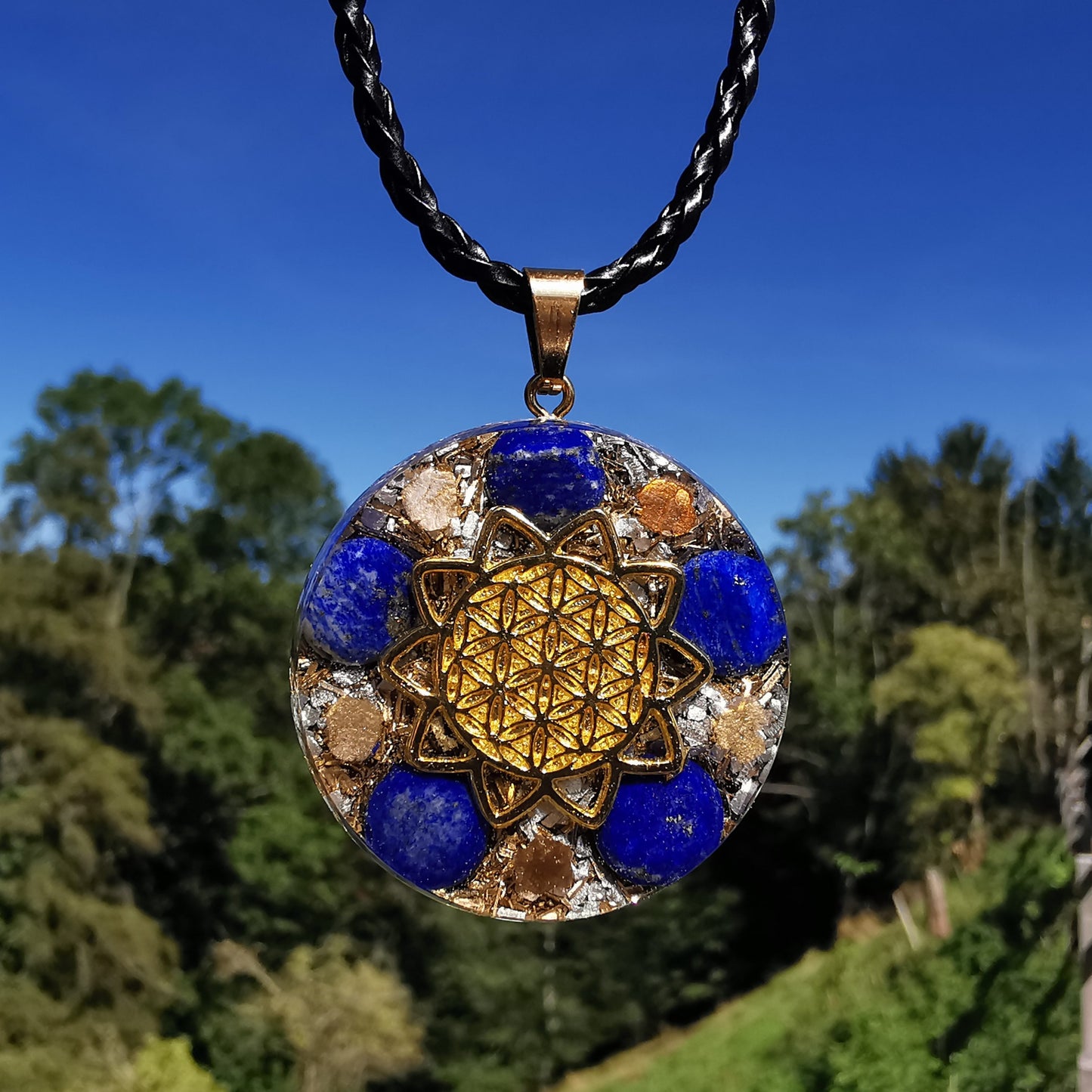 Grosser Orgone Anhänger WAHRHEIT mit LAPISLAZULI Lebensblume gold