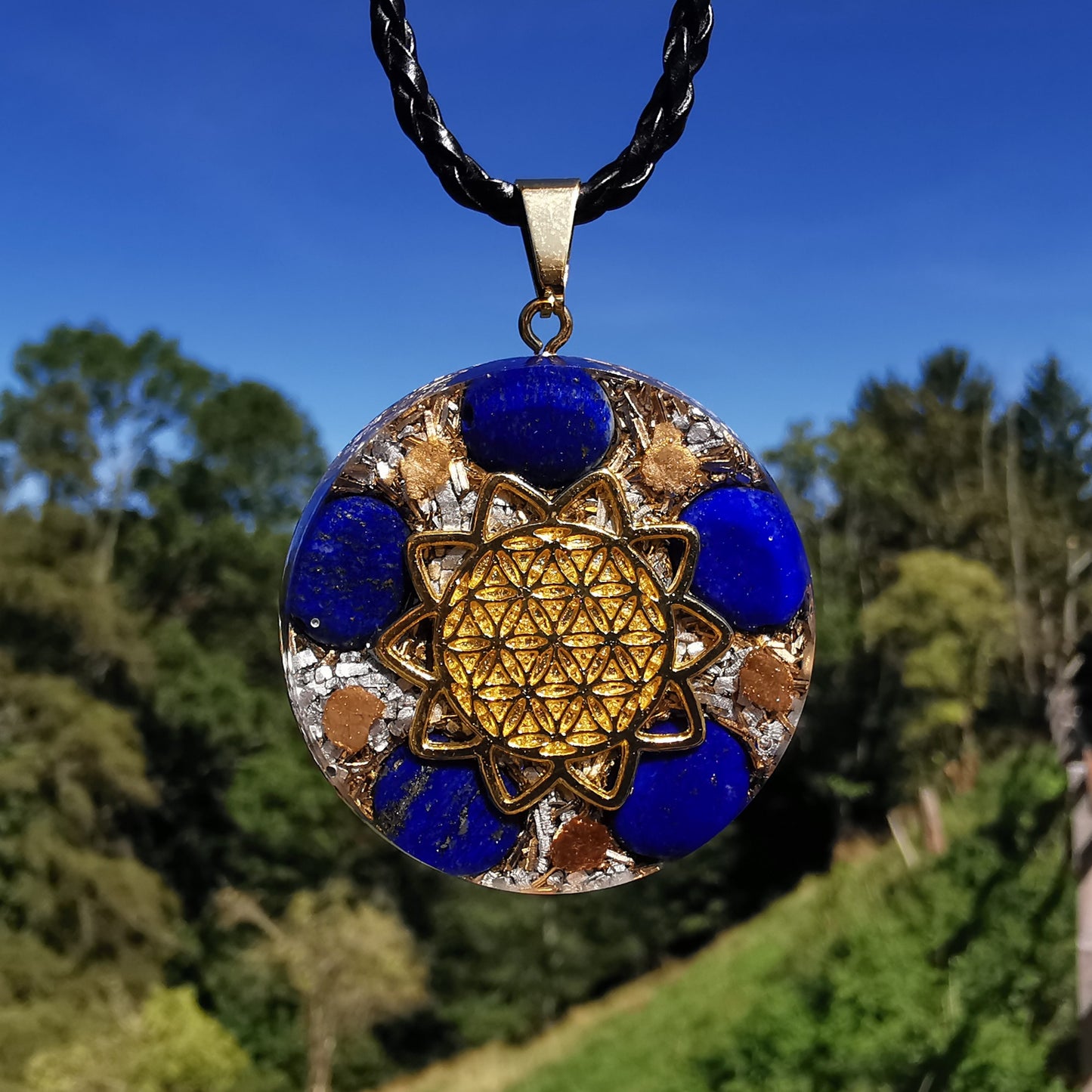 Grosser Orgone Anhänger WAHRHEIT mit LAPISLAZULI Lebensblume gold