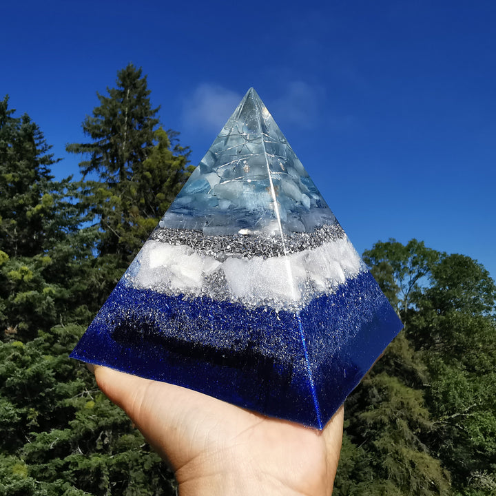 Orgone Pyramide SPIRITUELLE REINIGUNG Bergkristall Aquamarin Kyanit Selenit Baryt →15cm ↑15cm