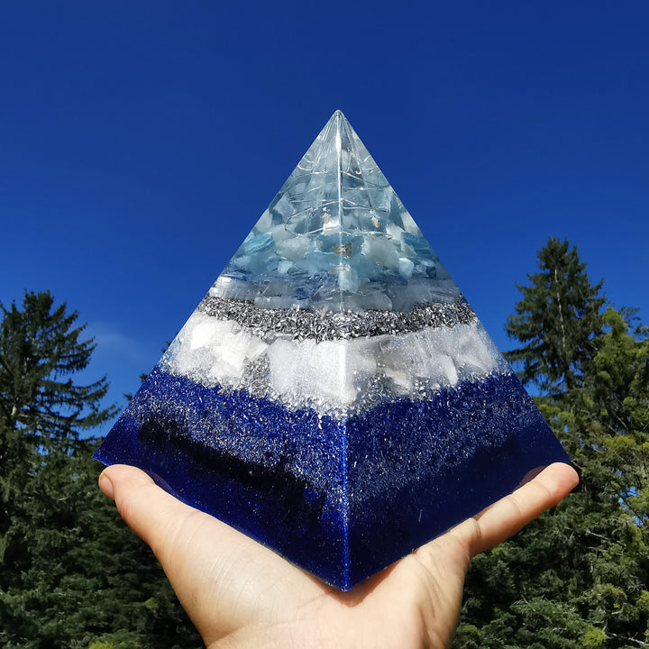 Orgone Pyramide SPIRITUELLE REINIGUNG Bergkristall Aquamarin Kyanit Selenit Baryt →15cm ↑15cm