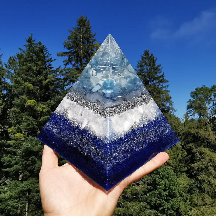 Orgone Pyramide SPIRITUELLE REINIGUNG Bergkristall Aquamarin Kyanit Selenit Baryt →15cm ↑15cm