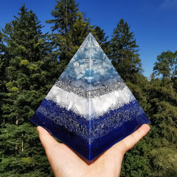 Orgone Pyramide SPIRITUELLE REINIGUNG Bergkristall Aquamarin Kyanit Selenit Baryt →15cm ↑15cm