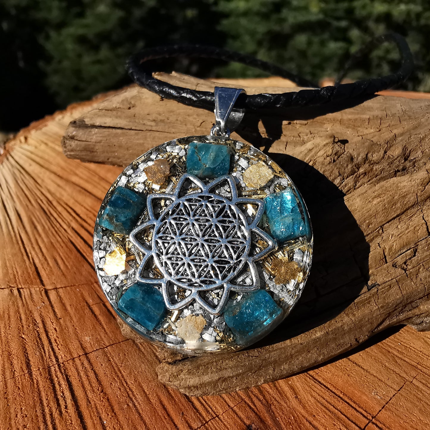 Grosser Orgone Anhänger PSYCHISCHE STÄRKE mit APATIT Lebensblume silber