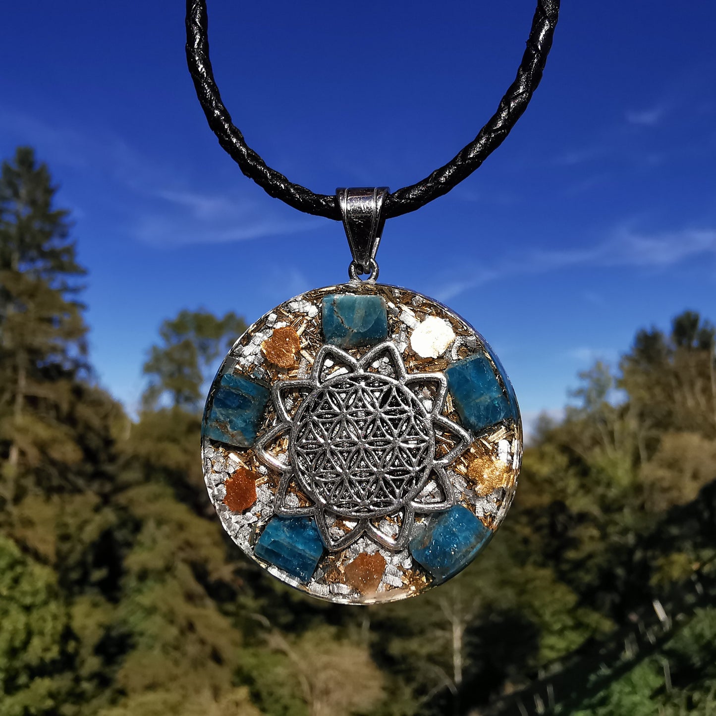 Grosser Orgone Anhänger PSYCHISCHE STÄRKE mit APATIT Lebensblume silber