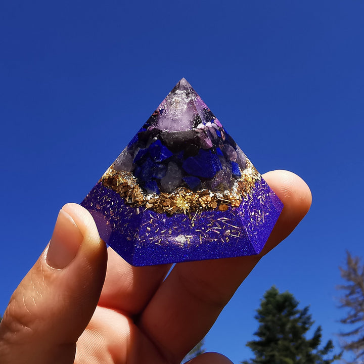 Orgone Hexagonal Pyramide DRITTES AUGE Osilio Amethyst Sugilith Tansanit Lapislazuli 24K Gold ⌀5.5cm ↑3.6cm