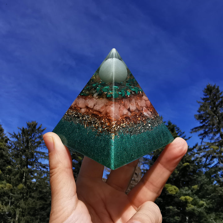 Orgone Pyramide OPTIMISMUS Aventurin Malachit Peridot Sonnenstein Extraqualität →7cm ↑7cm