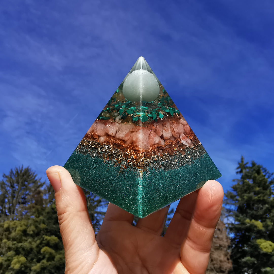 Orgone Pyramide OPTIMISMUS Aventurin Malachit Peridot Sonnenstein Extraqualität →7cm ↑7cm