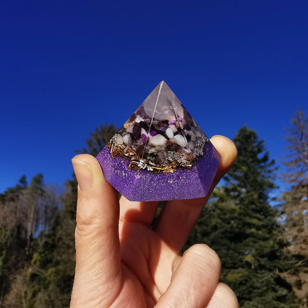 Orgone Hexagonal Pyramide SPIRITUELLES ERWACHEN ⌀5.5cm ↑3.6cm