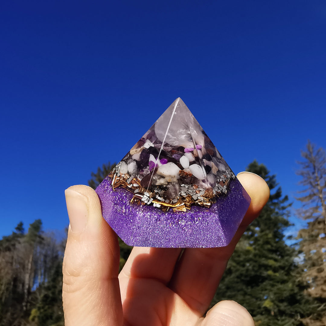 Orgone Hexagonal Pyramide SPIRITUELLES ERWACHEN ⌀5.5cm ↑3.6cm