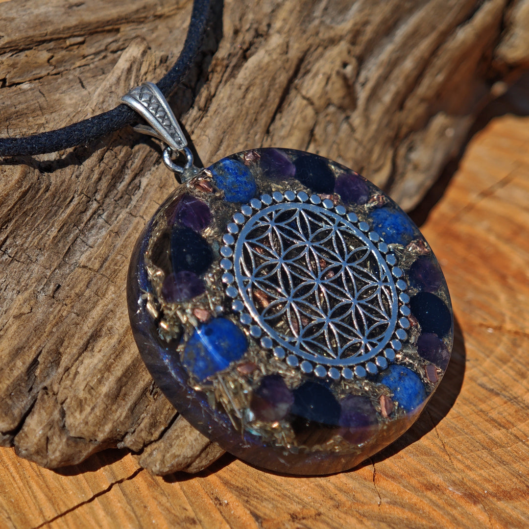 Orgone Anhänger INTUITION & SCHUTZ Lapislazuli Schwarzer Turmalin Amethyst Edelschungit Lebensblume S925 Schlaufe ⌀4cm ↑1cm