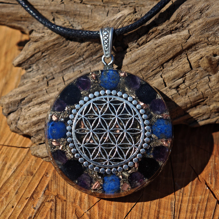 Orgone Anhänger INTUITION & SCHUTZ Lapislazuli Schwarzer Turmalin Amethyst Edelschungit Lebensblume S925 Schlaufe ⌀4cm ↑1cm