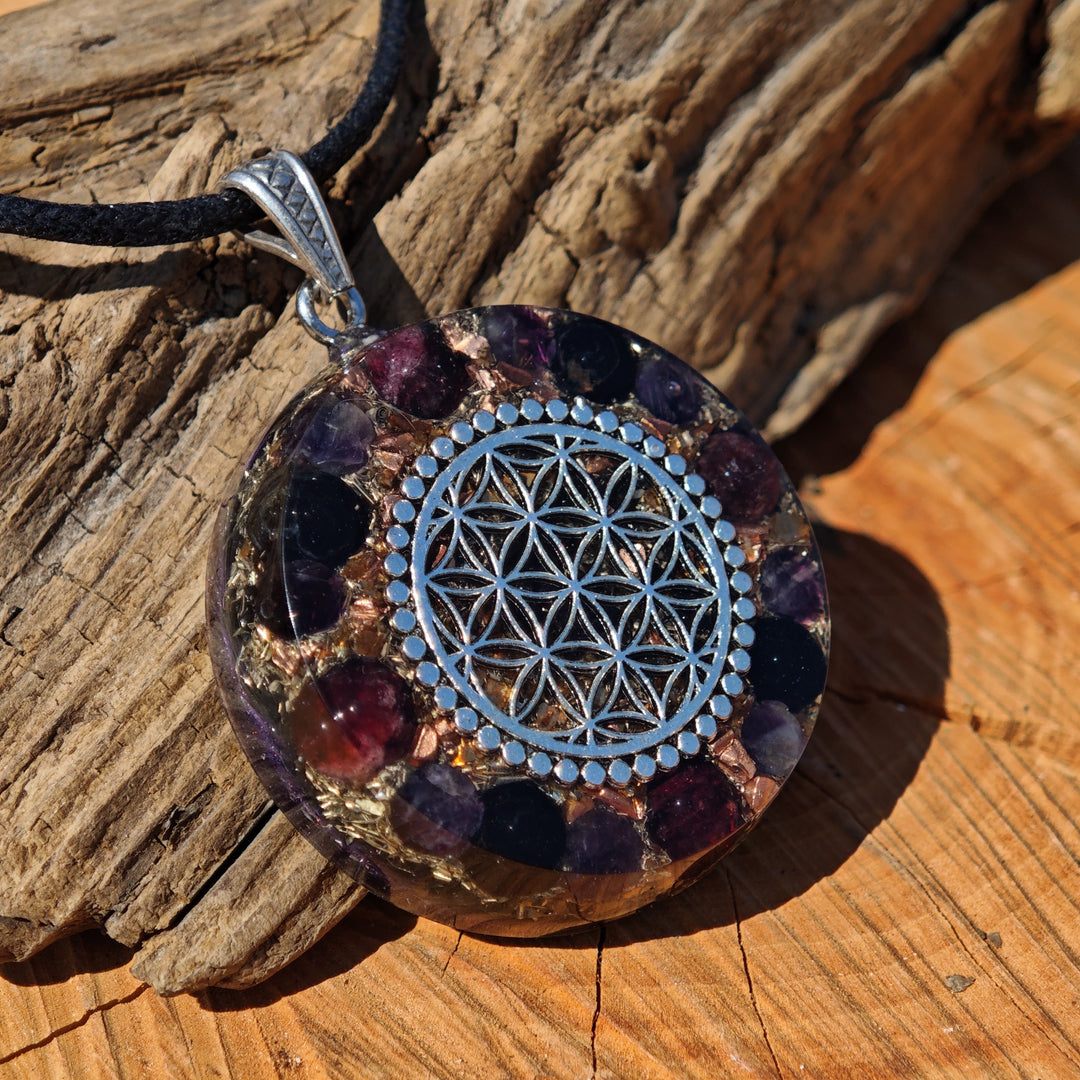 Orgone Anhänger WIDERSTANDSKRAFT & ENERGETISCHER SCHUTZ Granat Schwarzer Turmalin Amethyst Edelschungit Lebensblume S925 Schlaufe ⌀4cm ↑1cm