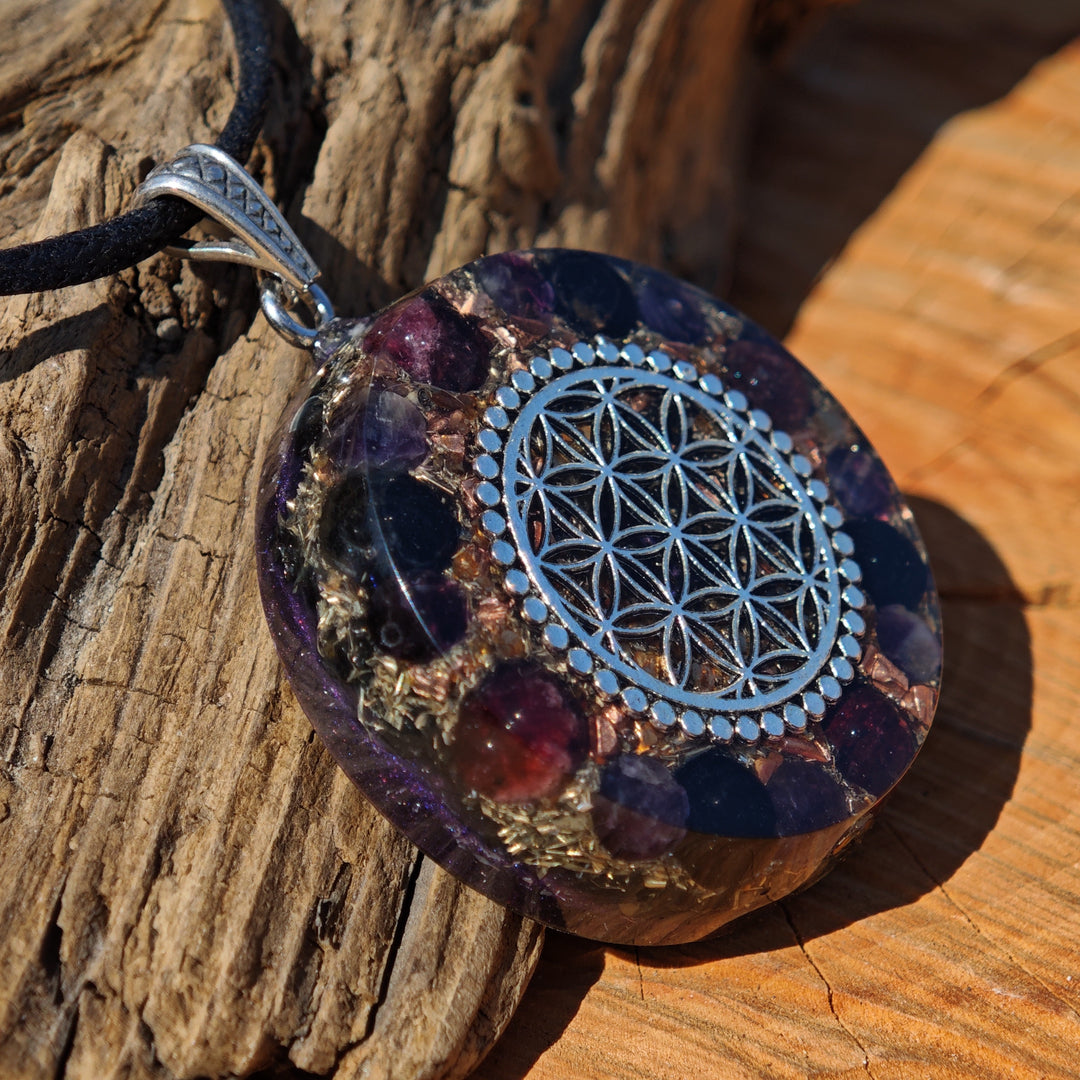 Orgone Anhänger WIDERSTANDSKRAFT & ENERGETISCHER SCHUTZ Granat Schwarzer Turmalin Amethyst Edelschungit Lebensblume S925 Schlaufe ⌀4cm ↑1cm