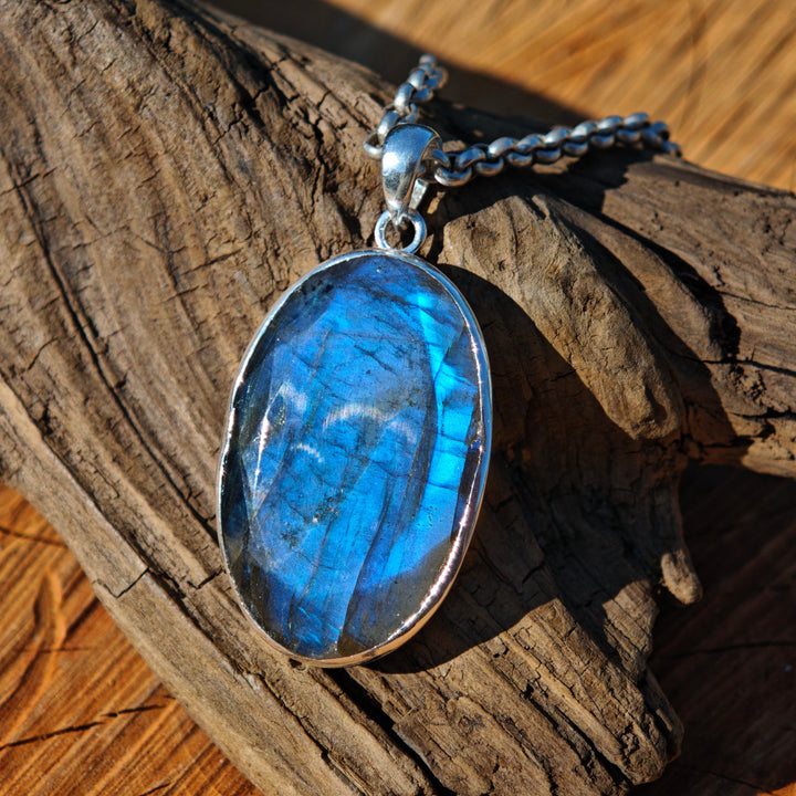 Labradorit facettiert oval Extraqualität gefasst in Silber 925