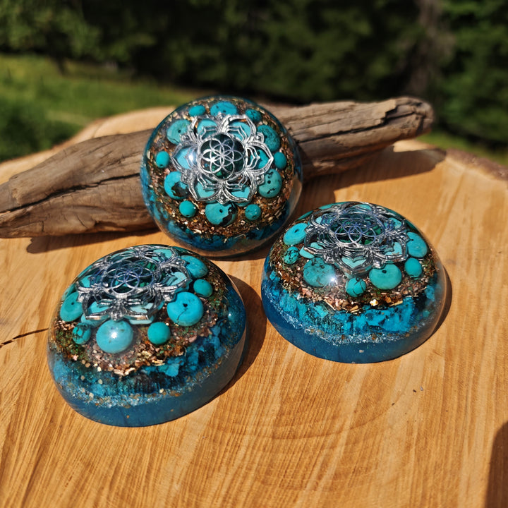 Hemisphäre SEELENFRIEDEN mit TÜRKIS MAGNESIT MALACHIT & CHRYSOKOLL 7cm