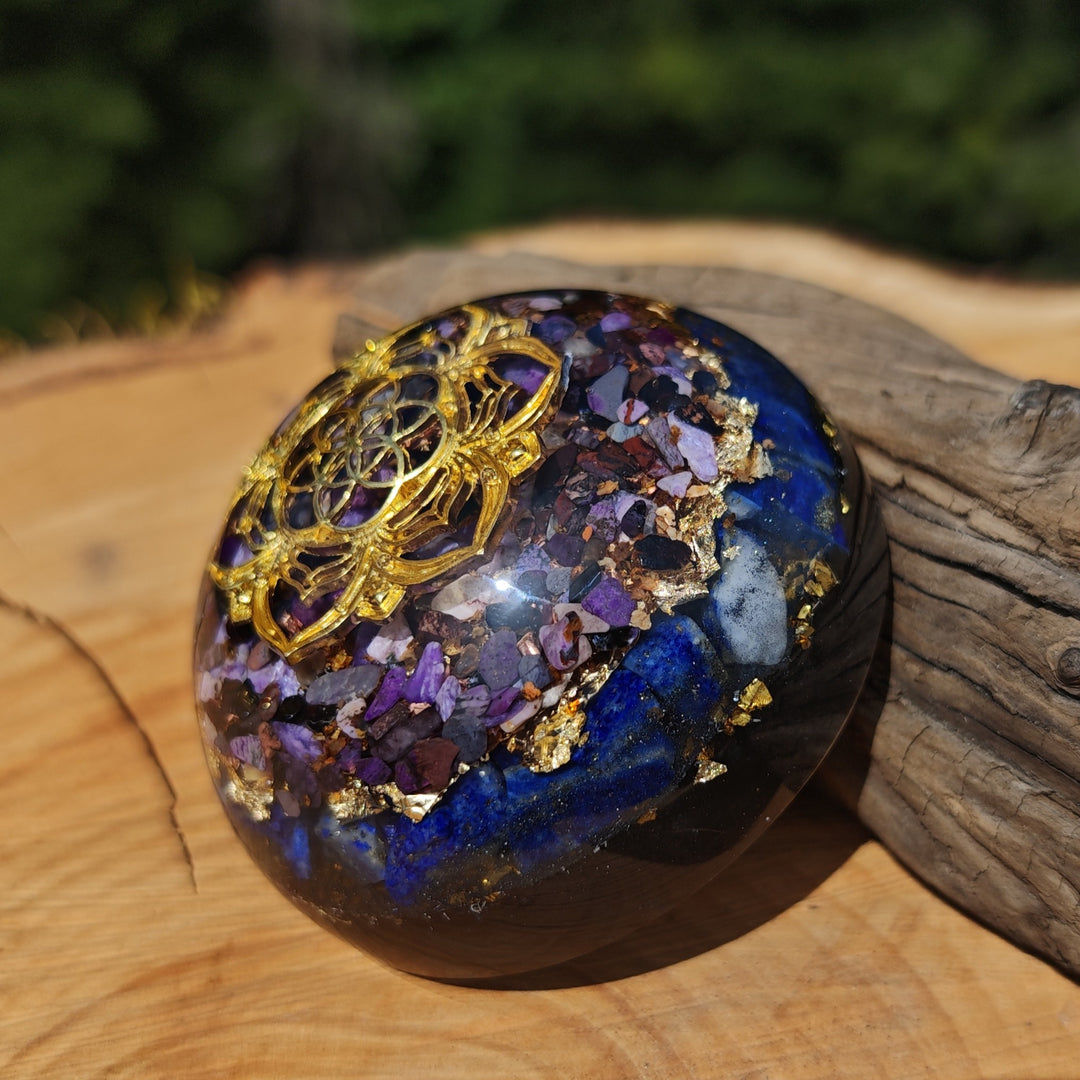 Hemisphäre SPIRITUELLES WACHSTUM mit LAPISLAZULI CHAROIT SUGILITH  7cm