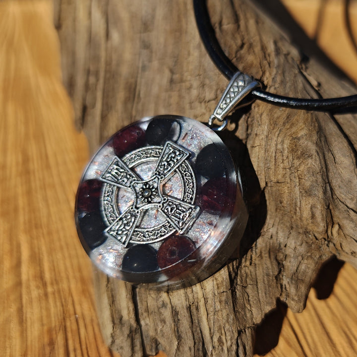 Orgone Anhänger WIDERSTANDSKRAFT & ENERGETISCHER SCHUTZ Granat Schwarzer Turmalin Edelschungit Kelten Kreuz S925 Schlaufe ⌀3cm ↑1cm