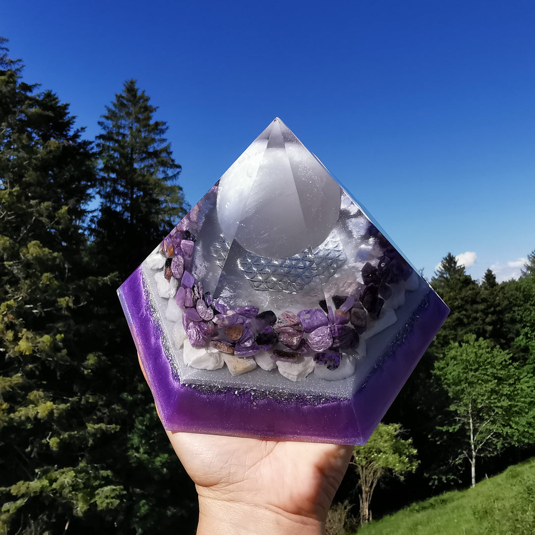 Orgone Hexagonal Pyramide STILLE Selenit Charoit Baryt Lepidolith 19cm