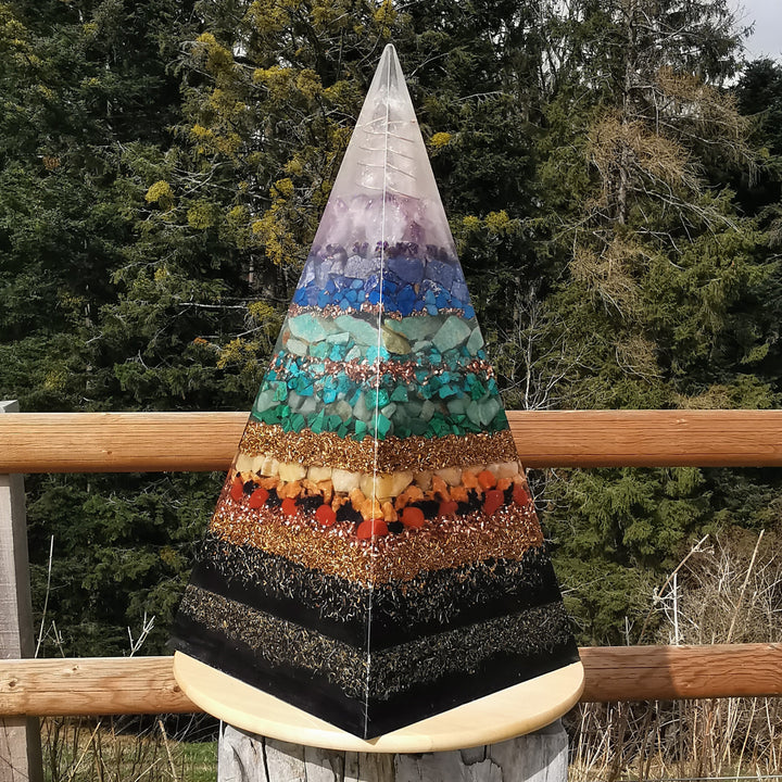 Orgone Mega Pyramide CHAKRA PLANES 27kg ca. 60cm!