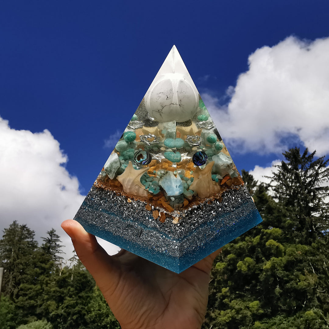 Pentagonal Pyramide SPIRIT OF ATLANTIS 13cm