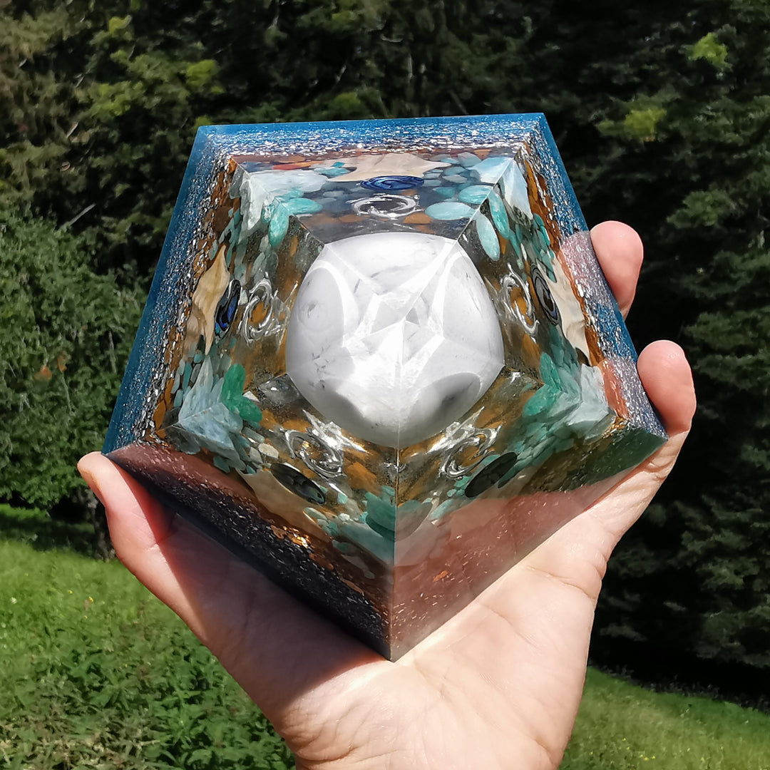 Pentagonal Pyramide SPIRIT OF ATLANTIS 13cm