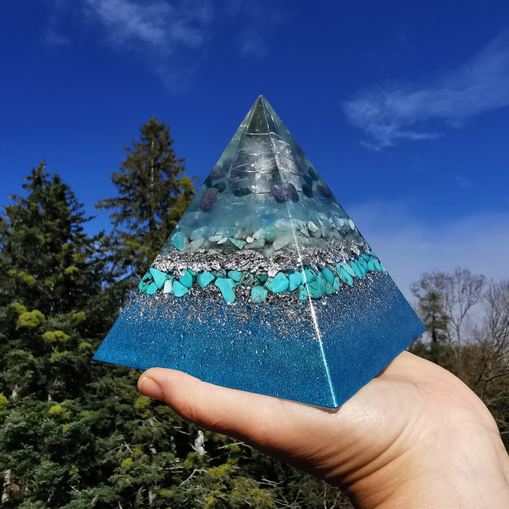 Orgone Pyramide LICHT VOLL Bergkristall Apatit Tansanit Aquamarin Larimar Amazonit Magnesit 12cm