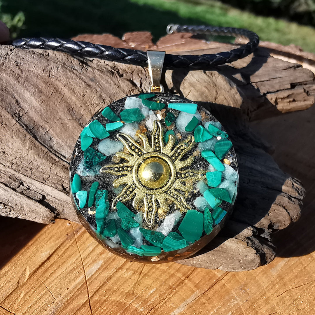 Orgone Anhänger gross HERZ CHAKRA mit Malachit Smaragd Edelschungit Turmalin Kupfersonne