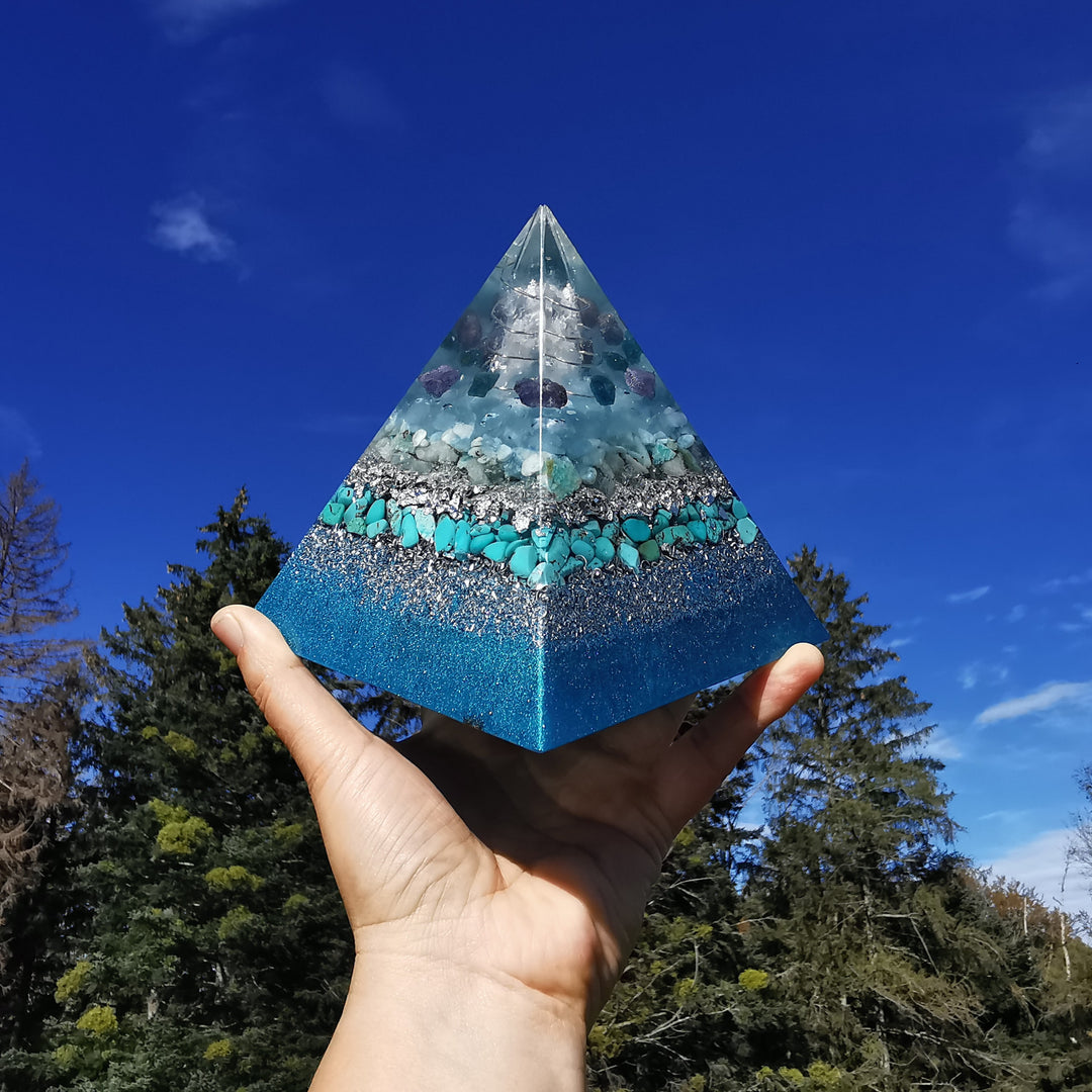 Orgone Pyramide LICHT VOLL Bergkristall Apatit Tansanit Aquamarin Larimar Amazonit Magnesit 12cm