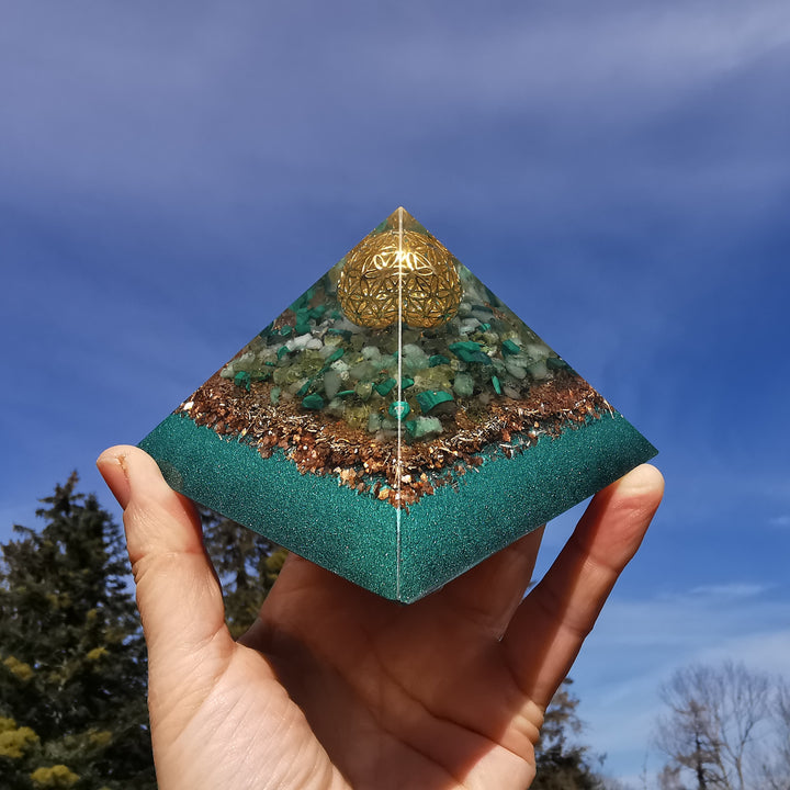 Orgone Cheops Pyramide NEUBEGINN →9.5cm ↑9.5cm gold