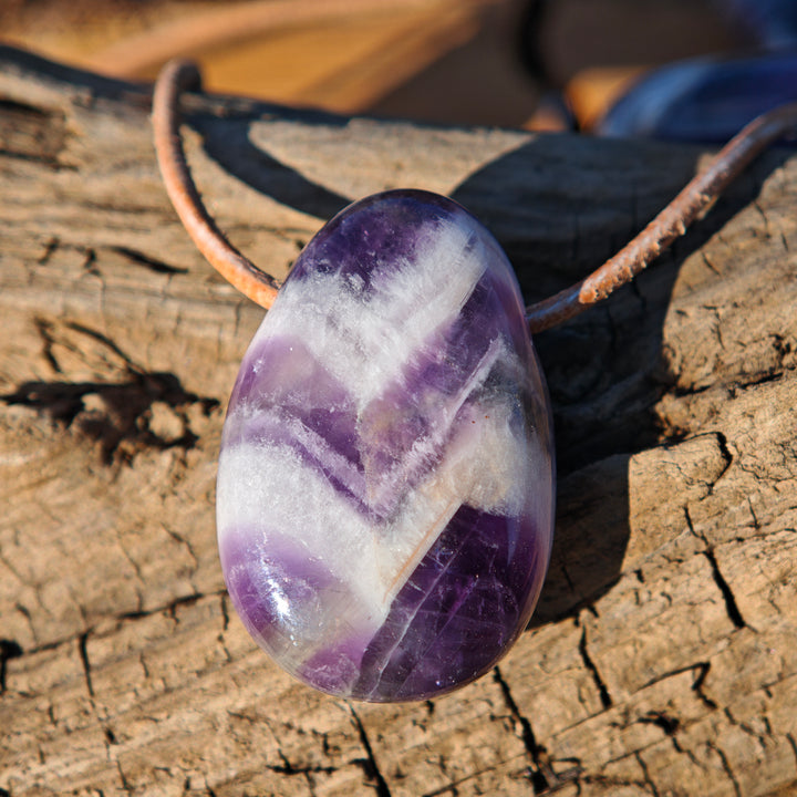 Amethyst Chevron (Innerer Frieden - Vitalität) Anhänger Trommelstein gebohrt 9 Stück zur Auswahl