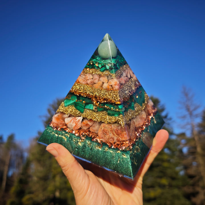 Orgone Pyramide OPTIMISMUS Aventurin Malachit Sonnenstein Extraqualität →12cm ↑12cm (Kopie)