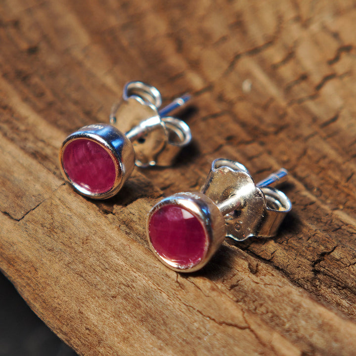 Rubin facettiert Ohrstecker rund 5mm Silber 925