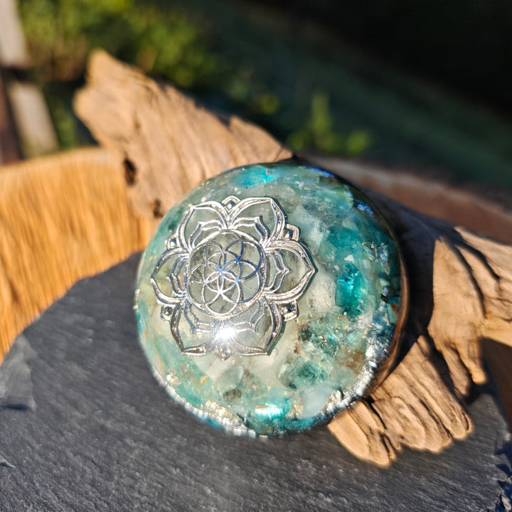 Hemisphäre MEDIALITÄT mit BLAUEM APATIT & AQUAMARIN 7cm