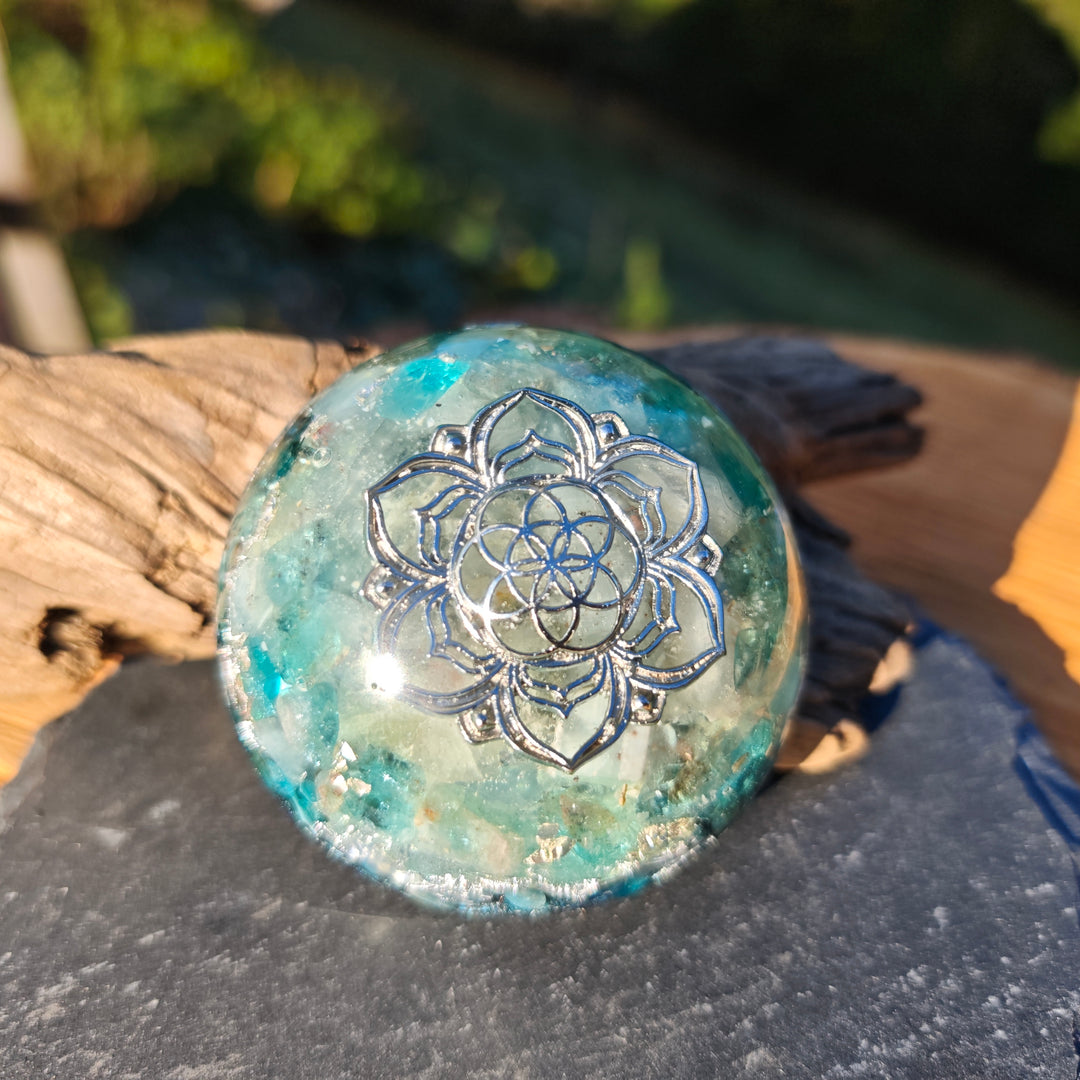 Hemisphäre MEDIALITÄT mit BLAUEM APATIT & AQUAMARIN 7cm