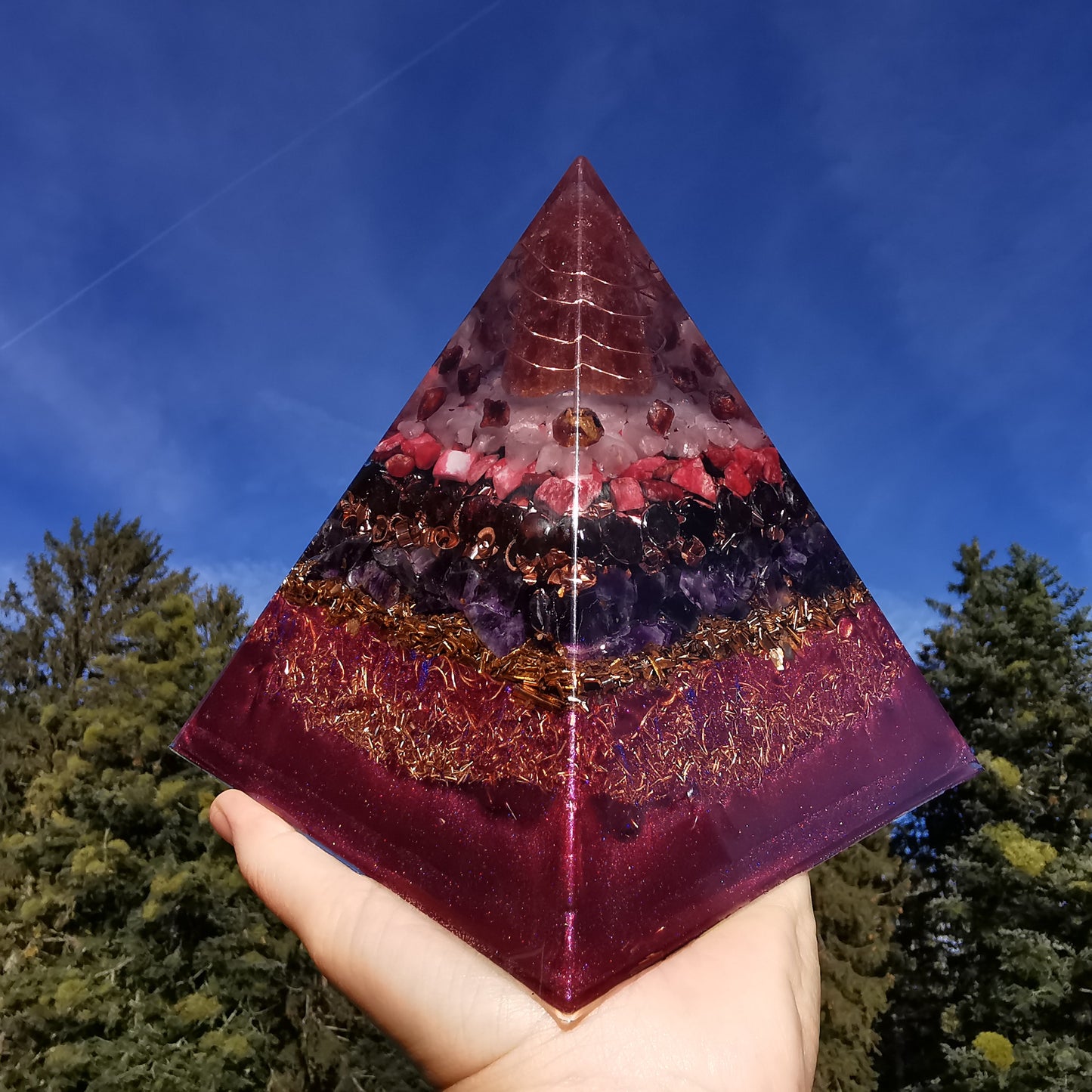 Orgone Pyramide LIEBEVOLL mit Erdbeerquarzspitze 15cm