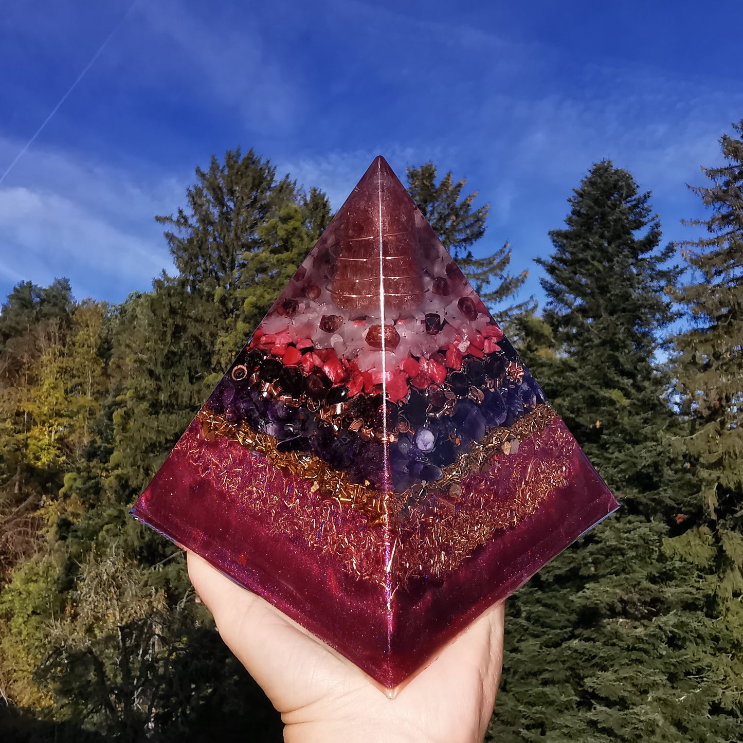 Orgone Pyramide LIEBEVOLL mit Erdbeerquarzspitze 15cm
