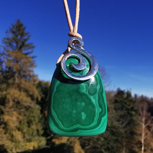 Malachite with hanger spiral S925 & leather cord (3)